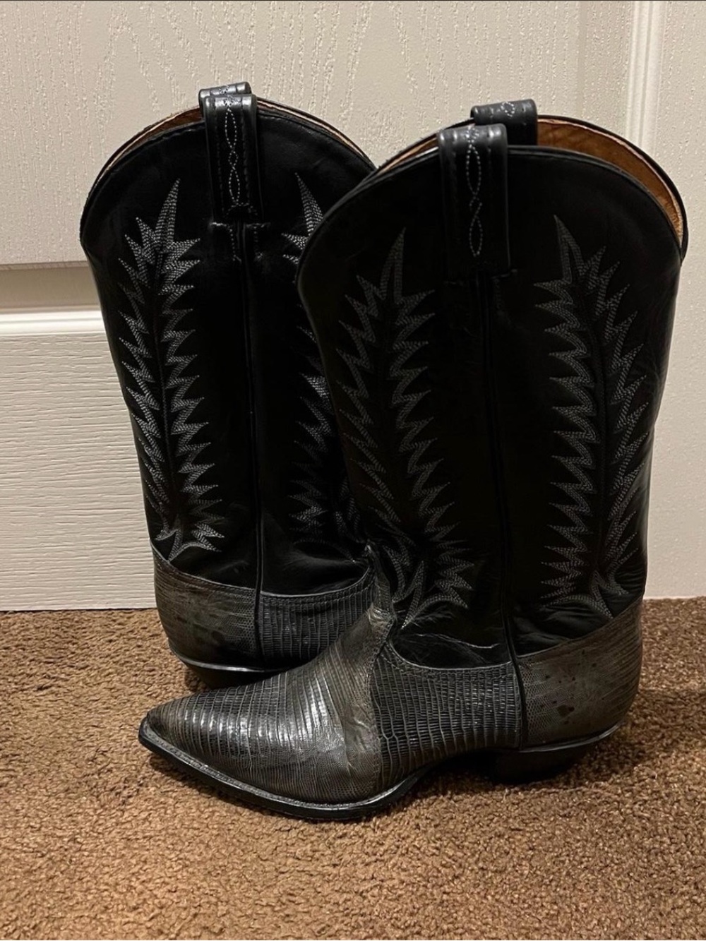 Women’s Tony Lama cowboy boots